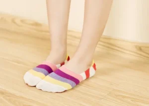 Hvad er forskellen på strømper og sokker