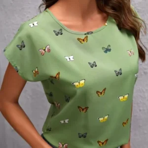 Grøn t-shirt med sommerfugle
