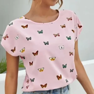 Lys pink t-shirt i med søde sommerfugle