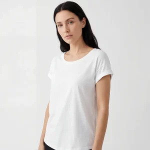 Økologiske Basic. Loose fit T-shirts med rund hals i hvid, til kvinder.