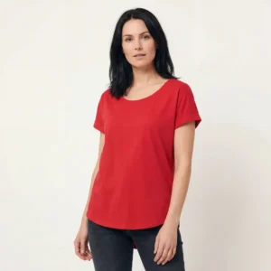 Økologiske Basic. Loose fit T-shirts med rund hals i rød, til kvinder.