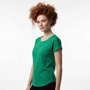 Økologiske Basic. Loose fit T-shirt med rund hals i frisk grøn, til kvinder.