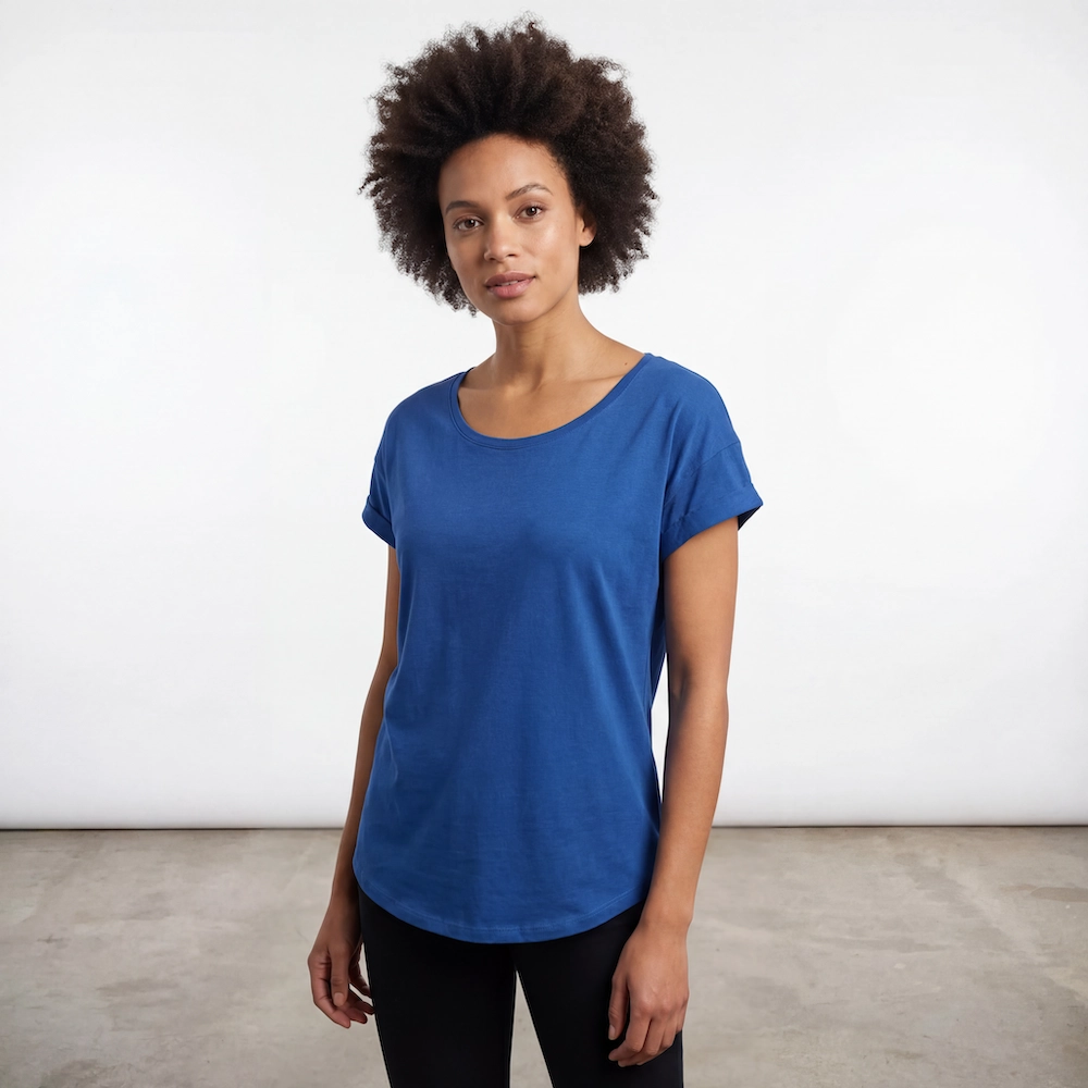 Økologiske Basic. Loose fit T-shirts med rund hals i blå, til kvinder.