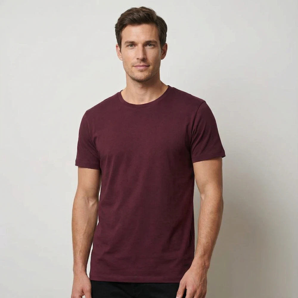 Økologiske basis t-shirt i burgundy til mænd.