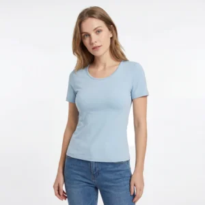 Tætsiddende t-shirt med rund hals til kvinder i flot sky blue