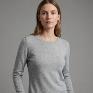 Lækker merino uld striktrøje til kvinder med Ohals. Lys grå melange