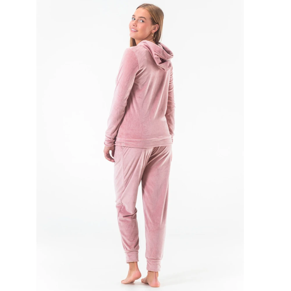 Pink velour hygge og træningsdragt med hætte 3