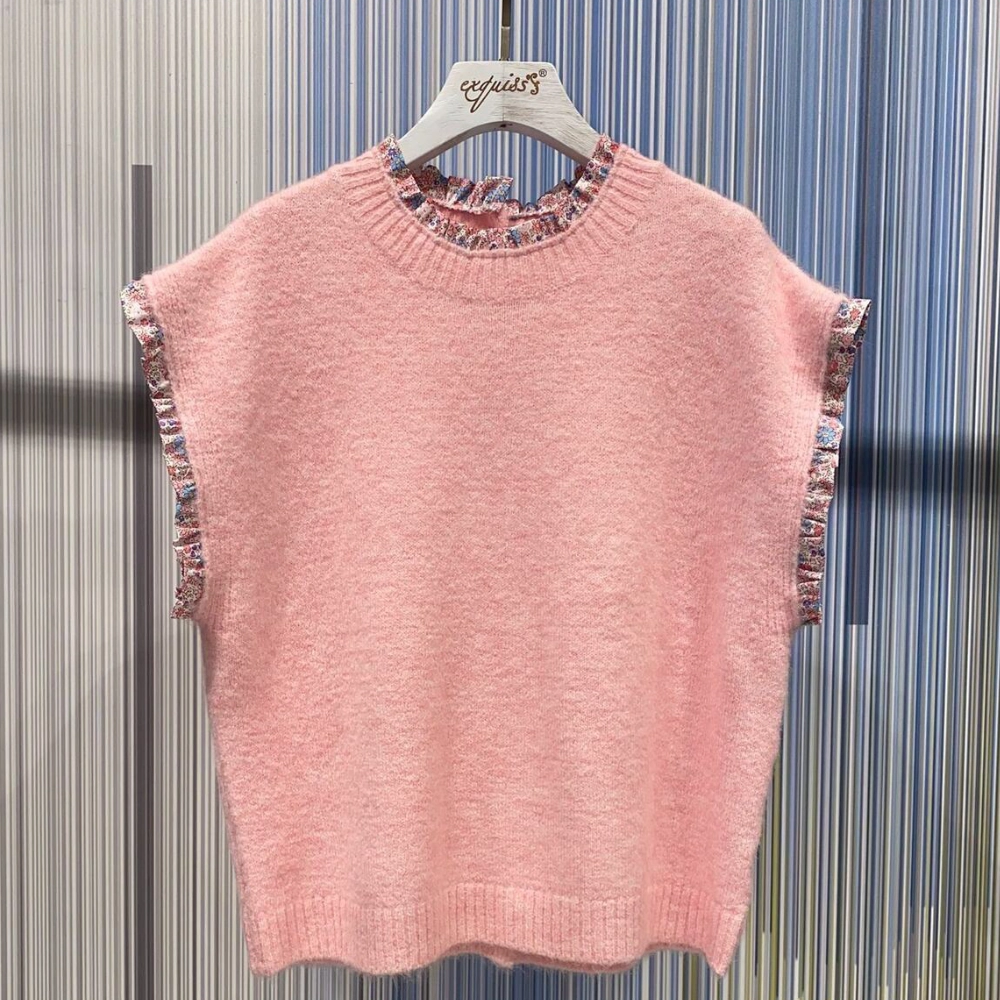 Ærmeløs crop top i pink, med søde knapper på ryggen_2