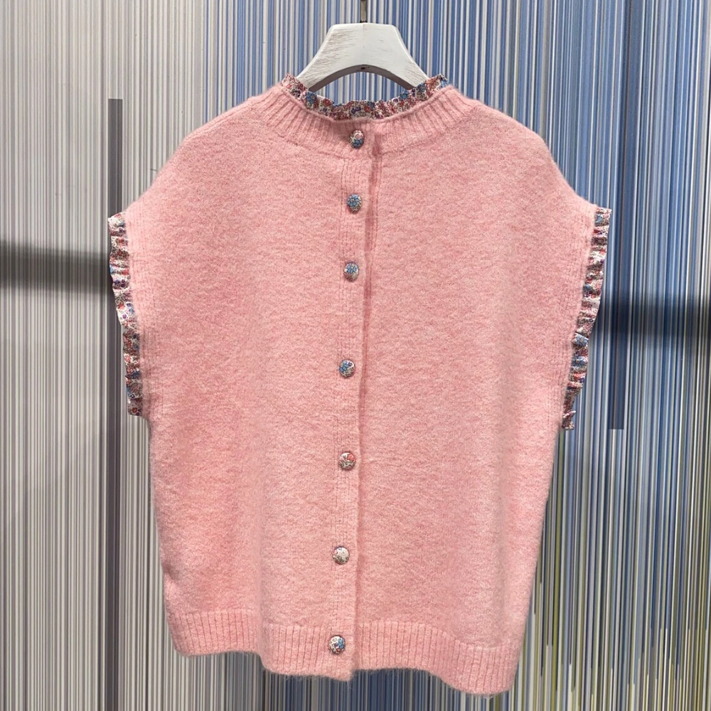 Ærmeløs crop top i pink, med søde knapper på ryggen_2