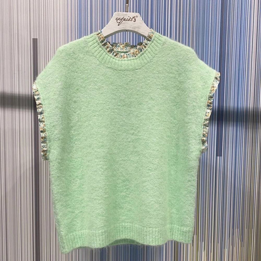 Ærmeløs top i sart grøn, med knapper på ryggen - Billede 3