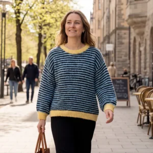 Super lækker sweater med blå striber