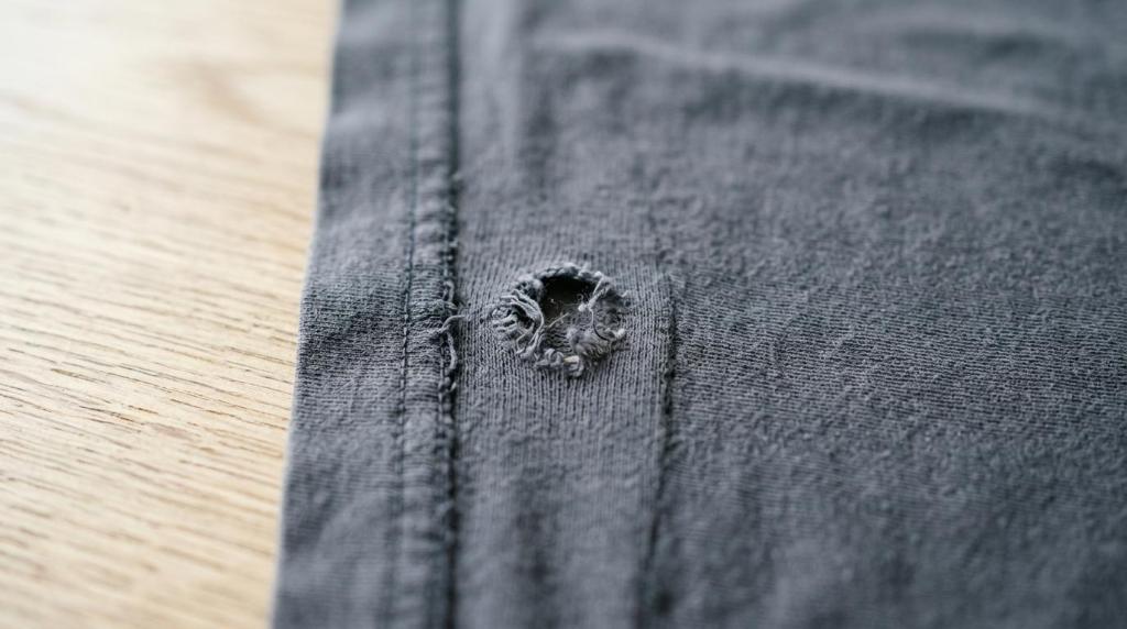 Hvor længe holder en T‑shirt? Holdbarhed, slid og udskiftningsguide